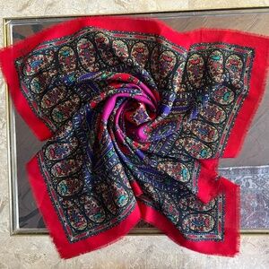 VINTAGE Collectif Club 7 ECHO 100% Wool scarf made in Japan with red background